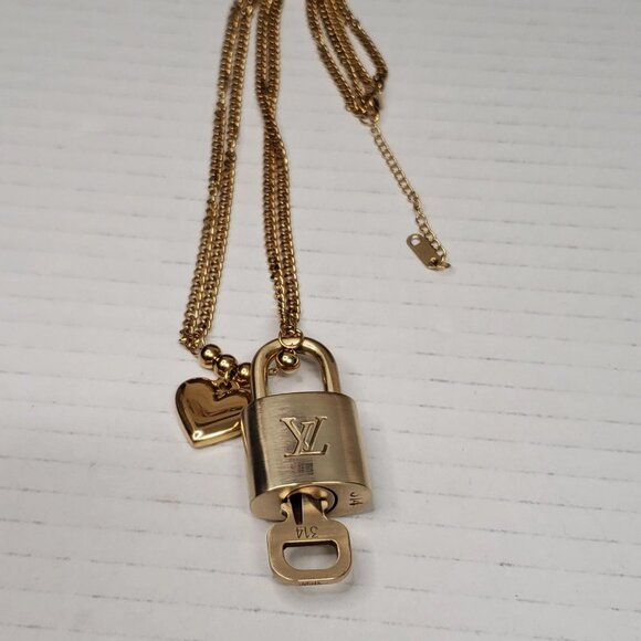 Louis Vuitton Lock & Key w/ Unbranded Heart Love Golden Stainless Steel Chain - Picture 8 of 14
